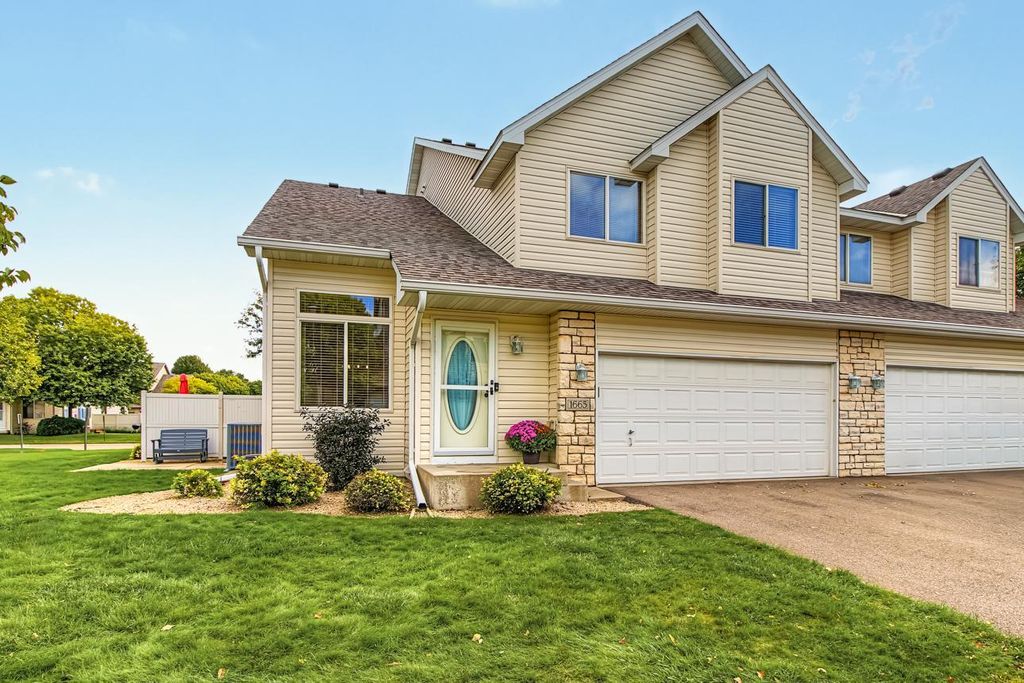 1665 Lexington Lane, Shakopee, MN 55379 — exterior