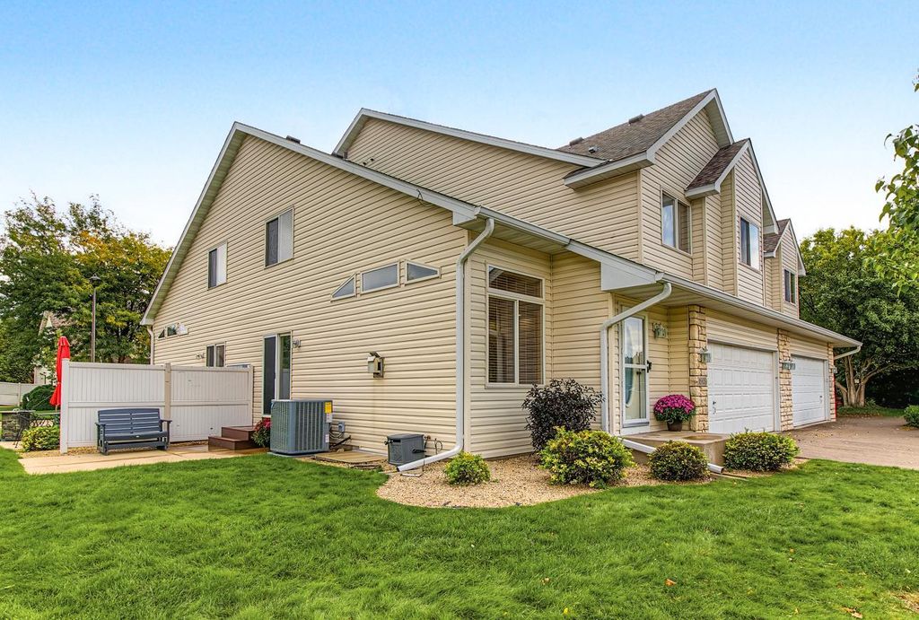1665 Lexington Lane, Shakopee, MN 55379 — photo 2