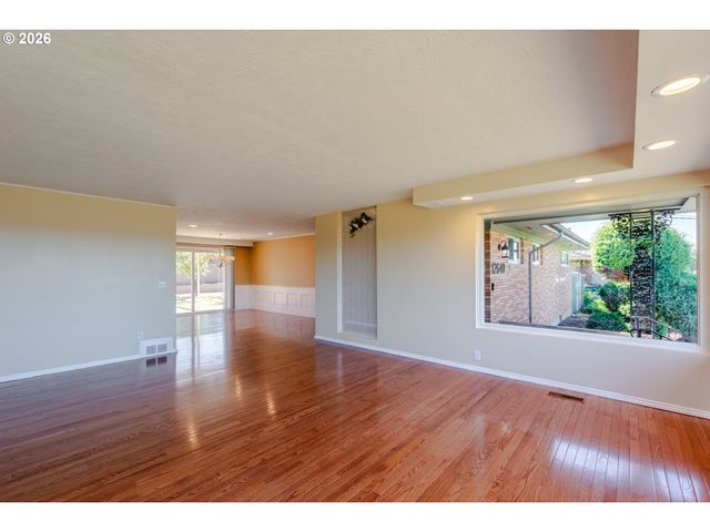 12640 Ne ROSE Pkwy, Portland, OR 97230