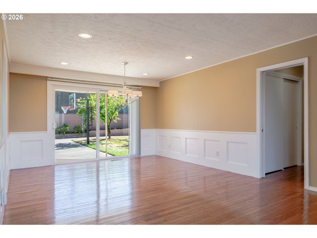 12640 Ne ROSE Pkwy, Portland, OR 97230
