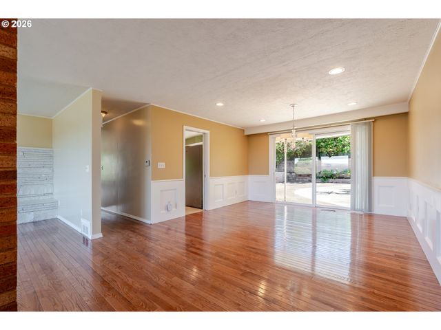 12640 Ne ROSE Pkwy, Portland, OR 97230