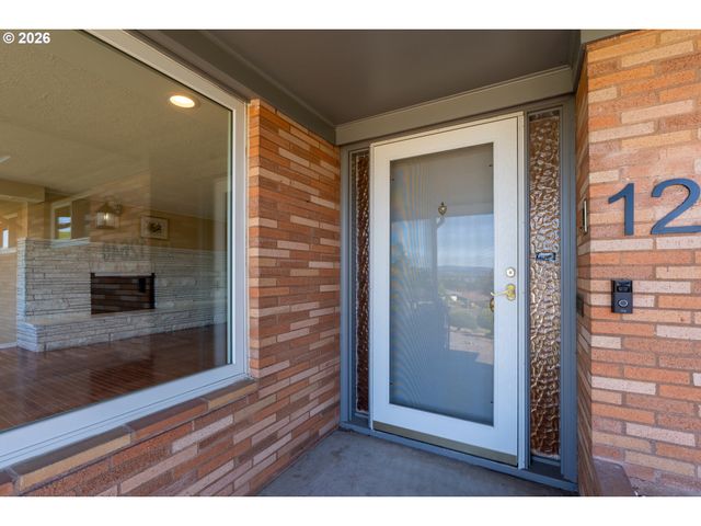 12640 Ne ROSE Pkwy, Portland, OR 97230