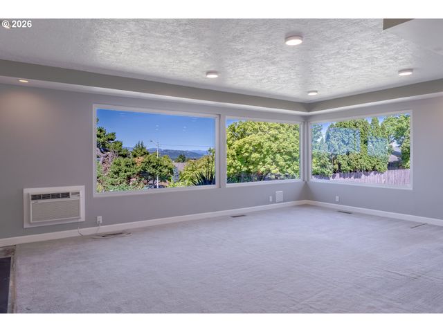 12640 Ne ROSE Pkwy, Portland, OR 97230