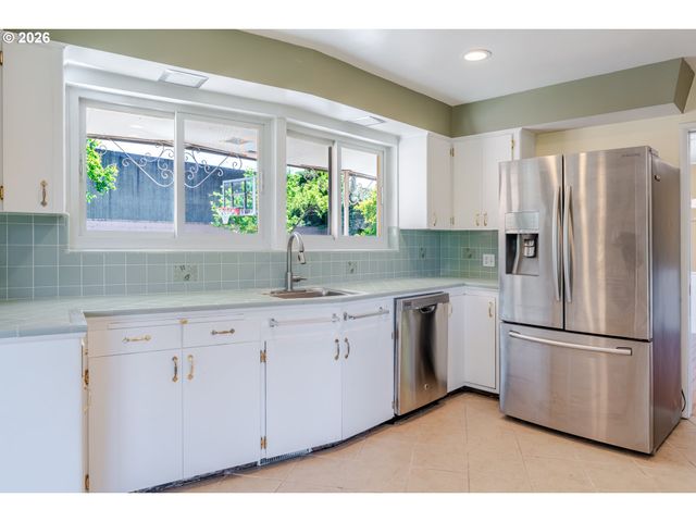 12640 Ne ROSE Pkwy, Portland, OR 97230