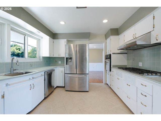 12640 Ne ROSE Pkwy, Portland, OR 97230