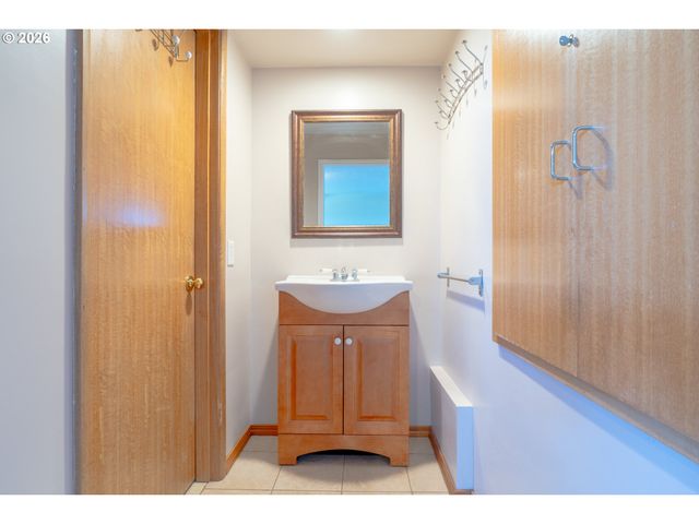 12640 Ne ROSE Pkwy, Portland, OR 97230