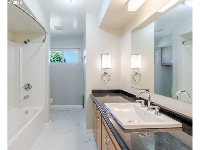 12640 Ne ROSE Pkwy, Portland, OR 97230