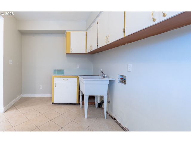 12640 Ne ROSE Pkwy, Portland, OR 97230