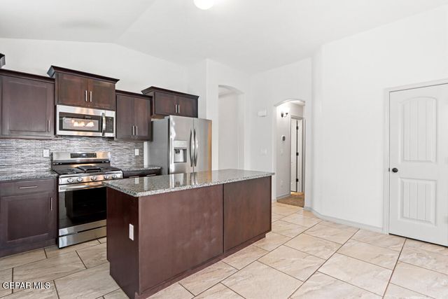 12235 joaquin roman Lane, El Paso, TX 79938