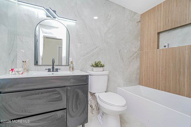 160 Westbrook Drive, Toms River, NJ 08757