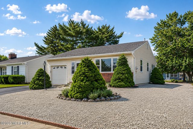 160 Westbrook Drive, Toms River, NJ 08757