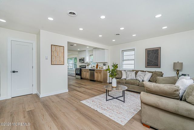 160 Westbrook Drive, Toms River, NJ 08757