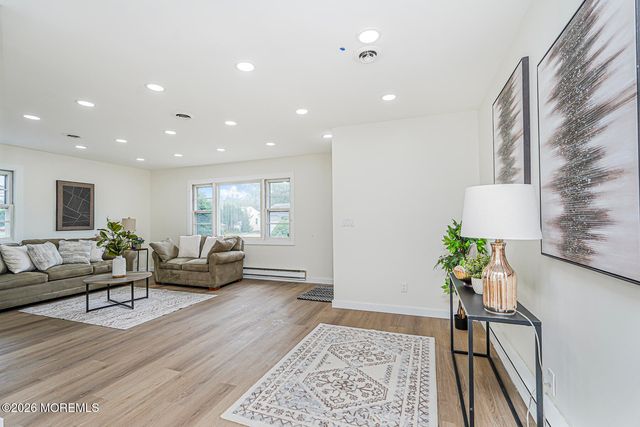 160 Westbrook Drive, Toms River, NJ 08757