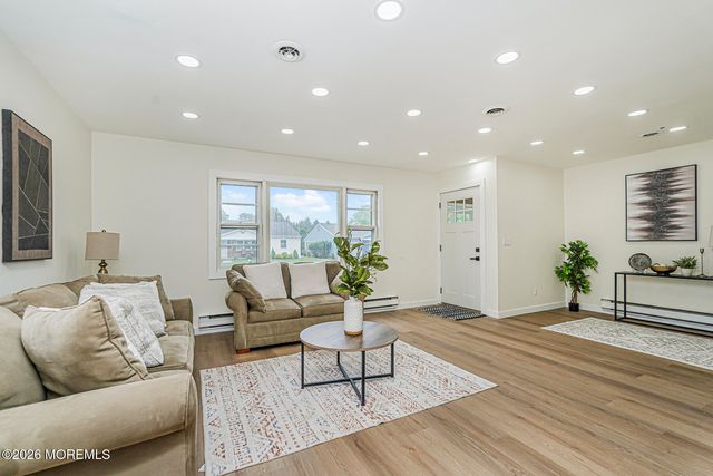 160 Westbrook Drive, Toms River, NJ 08757
