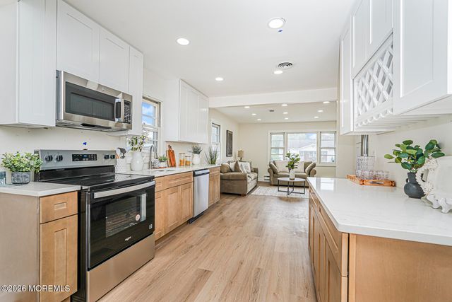 160 Westbrook Drive, Toms River, NJ 08757