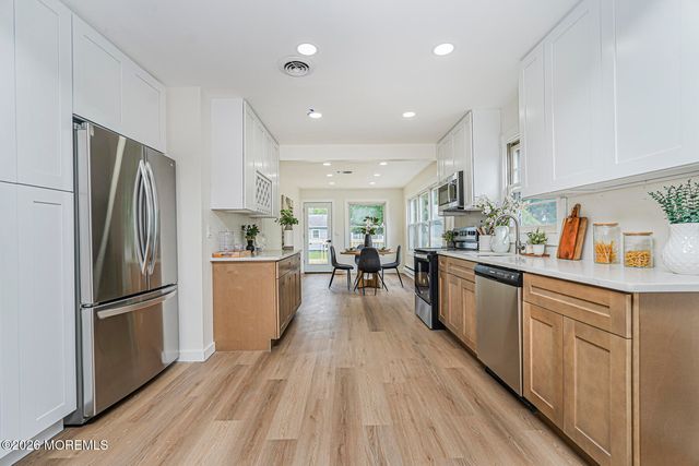 160 Westbrook Drive, Toms River, NJ 08757