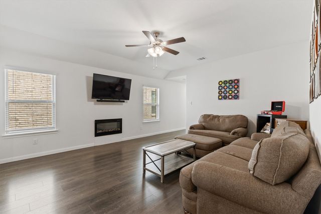 3916 Oak Creek Circle, Denison, TX 75020