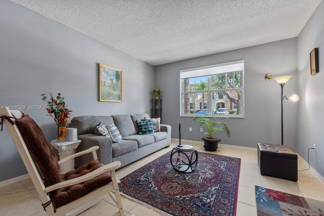 934 NE 42nd Ter, Homestead, FL 33033