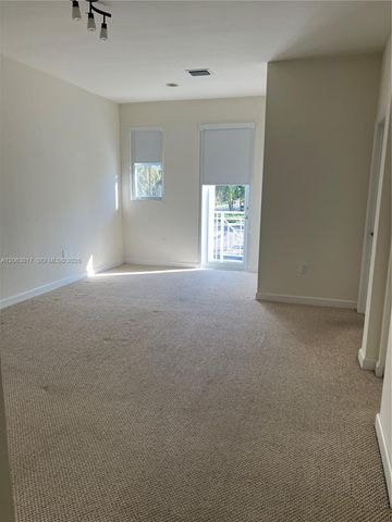 10716 NW 76th Ln, Doral, FL 33178