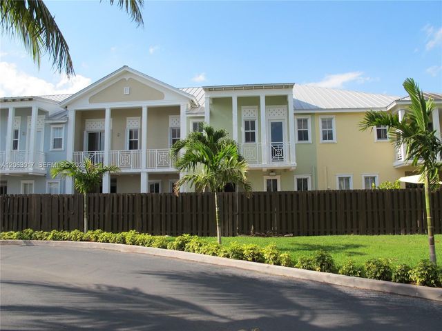 10716 NW 76th Ln, Doral, FL 33178