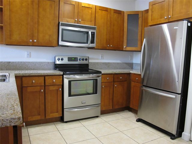 10716 NW 76th Ln, Doral, FL 33178