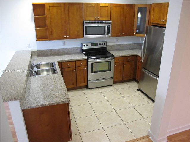 10716 NW 76th Ln, Doral, FL 33178