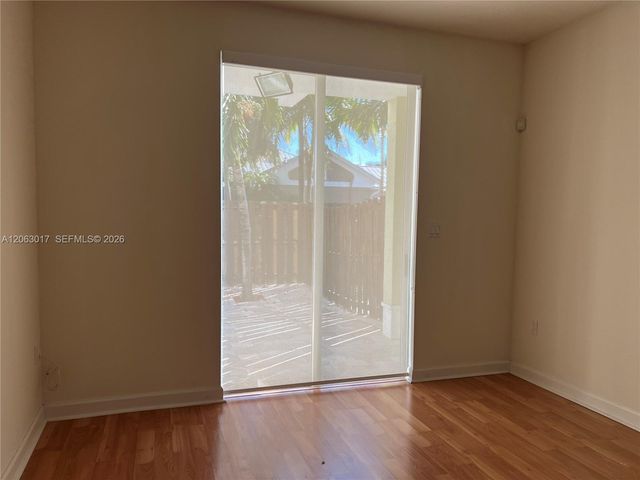 10716 NW 76th Ln, Doral, FL 33178