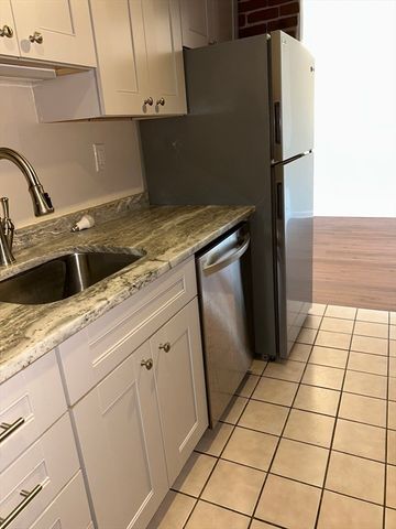 95 Nahant St 28, Lynn, MA 01902