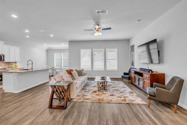 31006 Gullwing Manor Drive, Tomball, TX 77375
