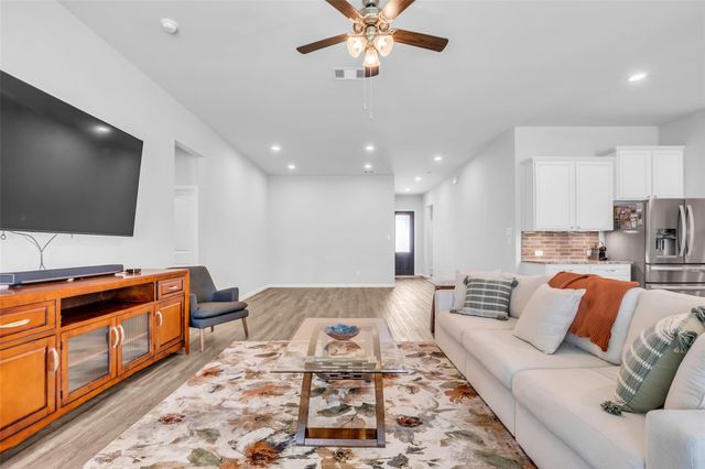 31006 Gullwing Manor Drive, Tomball, TX 77375
