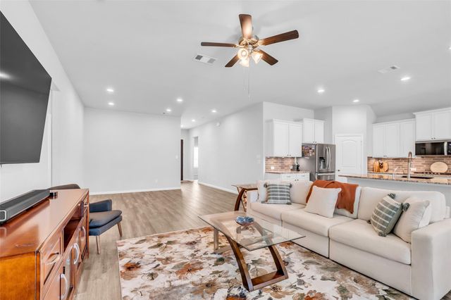 31006 Gullwing Manor Drive, Tomball, TX 77375