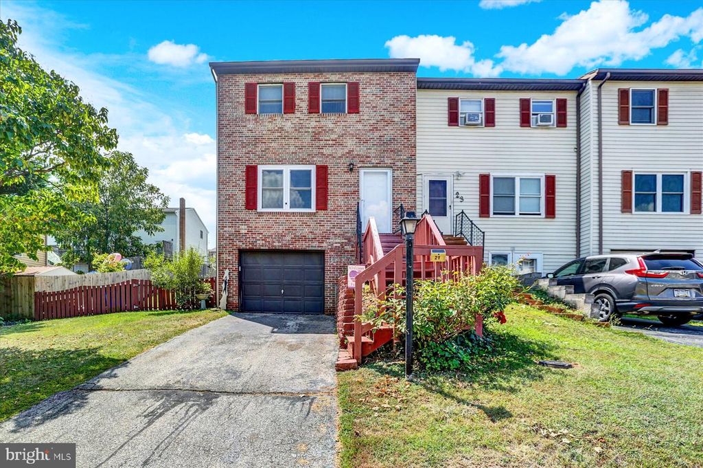 21 N CONLEY LN, Etters, PA 17319