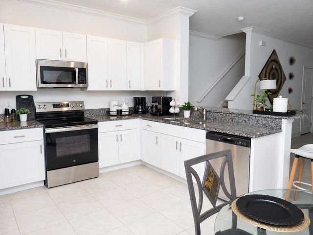 36384 WELL HILL WAY, Zephyrhills, FL 33541