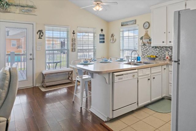 3343 Pirates Cove, Crystal Beach, TX 77650