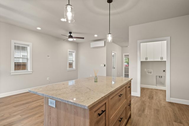 2569 Tiffin Way, Medford, OR 97504