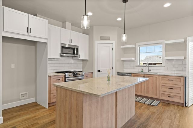 2569 Tiffin Way, Medford, OR 97504