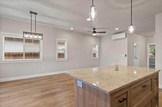 2569 Tiffin Way, Medford, OR 97504