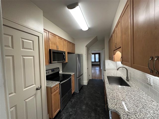 808 E 11 Mile Road, Royal Oak, MI 48067