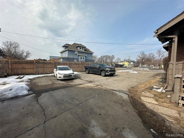 808 E 11 Mile Road, Royal Oak, MI 48067