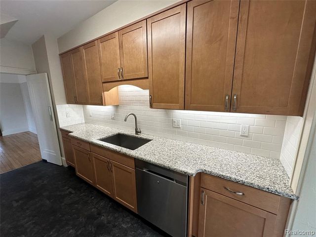 808 E 11 Mile Road, Royal Oak, MI 48067