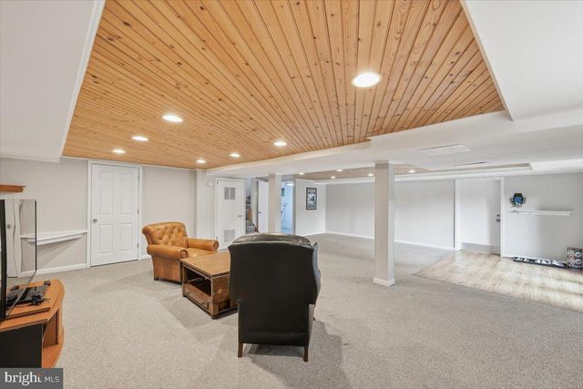 9105 SCOTT DR, Rockville, MD 20850