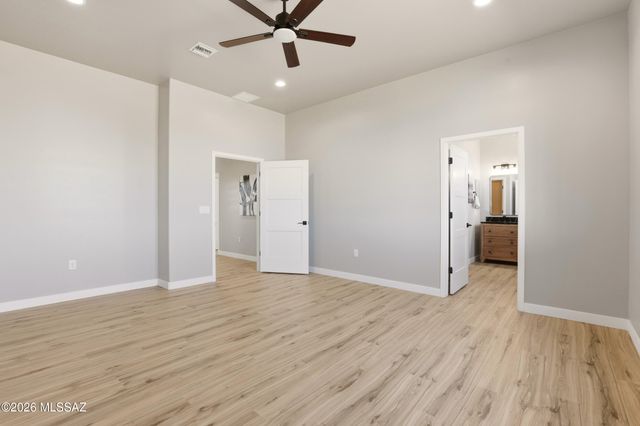 5659 W Desert Falcon Lane, Tucson, AZ 85742