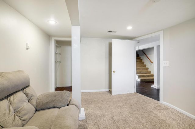 5301 Edgewood Avenue N, Crystal, MN 55428