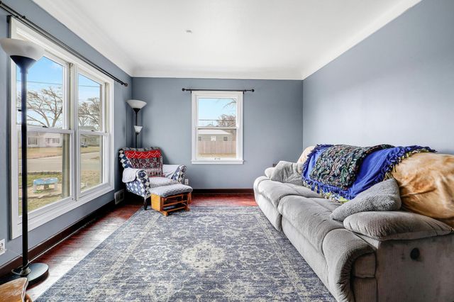 5301 Edgewood Avenue N, Crystal, MN 55428