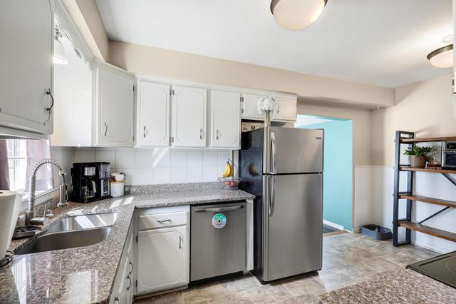 5301 Edgewood Avenue N, Crystal, MN 55428