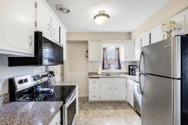 5301 Edgewood Avenue N, Crystal, MN 55428