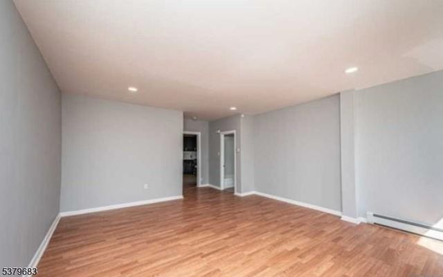 1099 Ringwood Ave, Wanaque Boro, NJ 07420