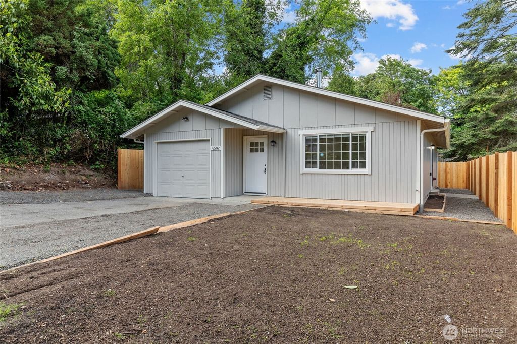 6582 NE Pear Street, Suquamish, WA 98392