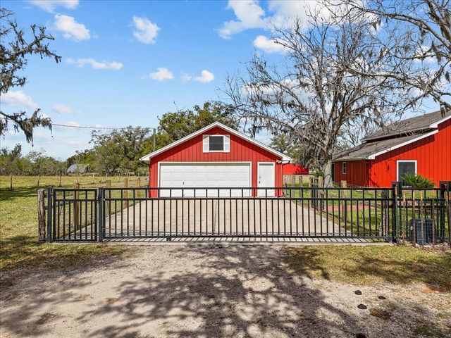 8960 County Road 505, Brazoria, TX 77422