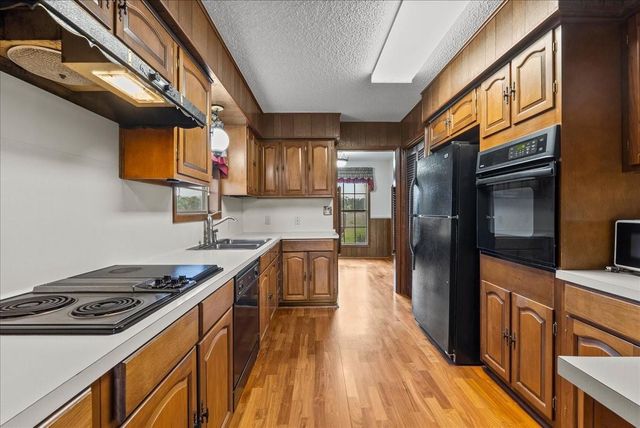 8960 County Road 505, Brazoria, TX 77422